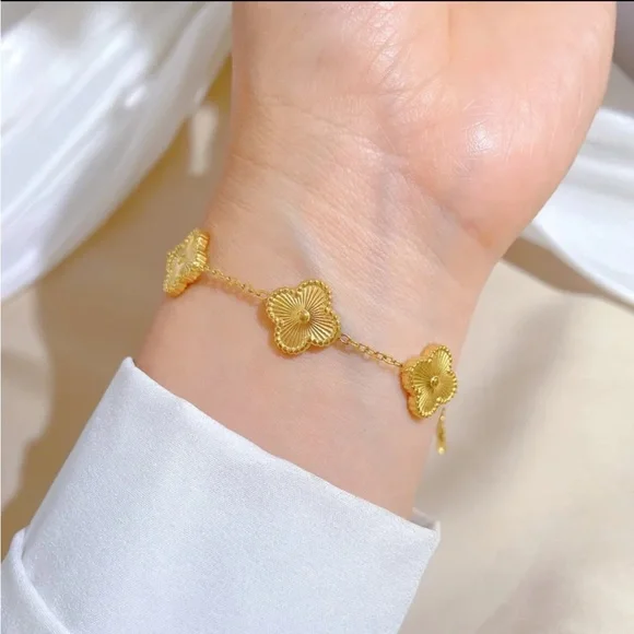 ❌SOLD❌gold plated clover bracelet - Picture 3 of 4